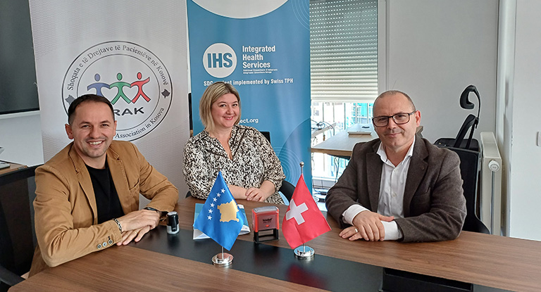 IHS and PRAK Sign Institutional Grant Agreement _Small